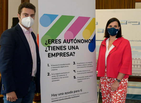 El concejal de Empleo y Desarrollo Empresarial, Daniel Portilla y la alcaldesa de Santander Gema Igual. / ALERTA