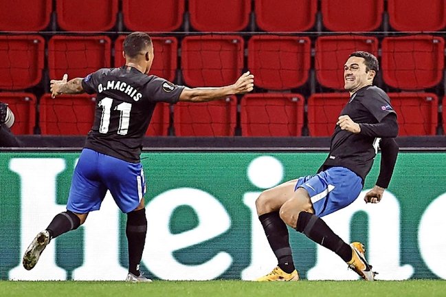 Darwin Machis y Jorge Molina celebran el segundo gol. / MAURICE VAN STEEN
