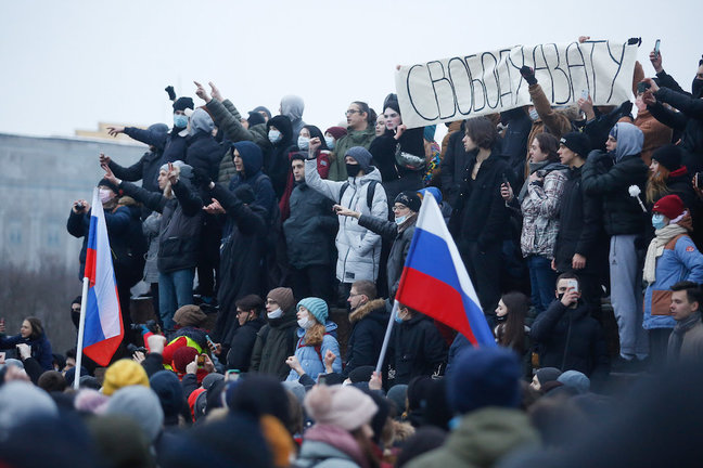 Simpatizantes de Navalni durante la protesta. / E. PRESS
