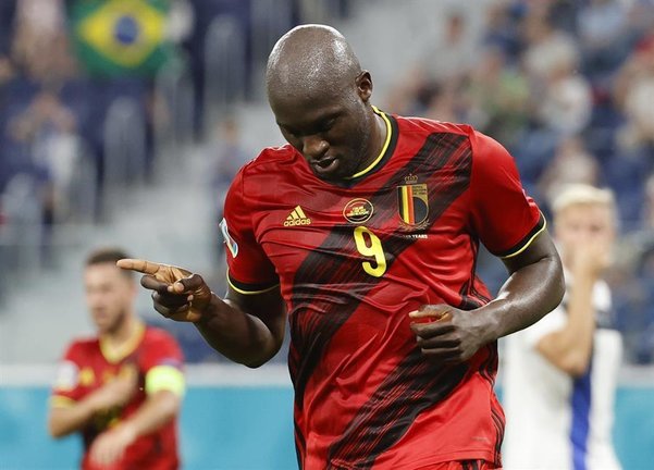 Romelu Lukaku of Belgium celebrates a goal that was later disallowed due to offside during the UEFA EURO 2020 group B preliminary round soccer match between Finland and Belgium in St.Petersburg, Russia, 21 June 2021. (Bélgica, Finlandia, Rusia, Roma) EFE/EPA/Anatoly Maltsev / POOL (RESTRICTIONS: For editorial news reporting purposes only. Images must appear as still images and must not emulate match action video footage. Photographs published in online publications shall have an interval of at least 20 seconds between the posting.)