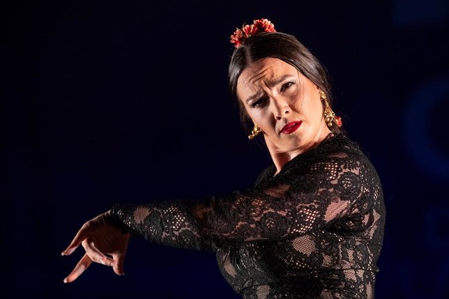 La ganadora del Trofeo Desplante femenino de baile, Paula RodrÌguez Lázaro de Santander, durante su actuación en la final del concurso de la 60 edición del Festival Internacional del Cante de las Minas, este sábado en la Unión, Murcia. EFE/Marcial Guillén