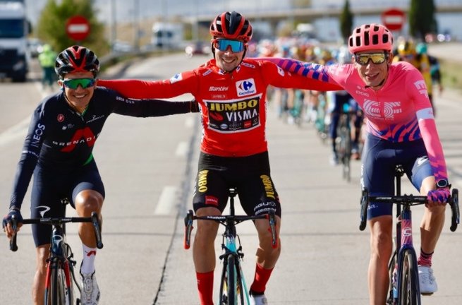 Archivo - Richard Carapaz, Primoz Roglic y Hugh Carthy, podio de La Vuelta