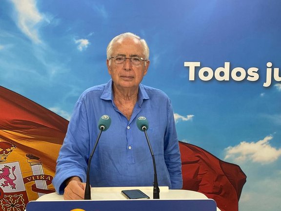 El presidente del PP de Melilla, Juan José Imbroda, este lunes en rueda de prensa.