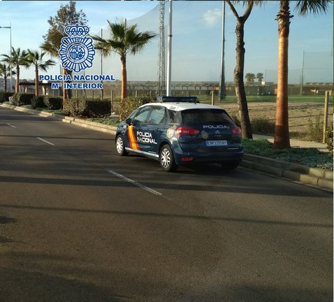 Un vehículo policial en el barrio de Retamar de Almería.