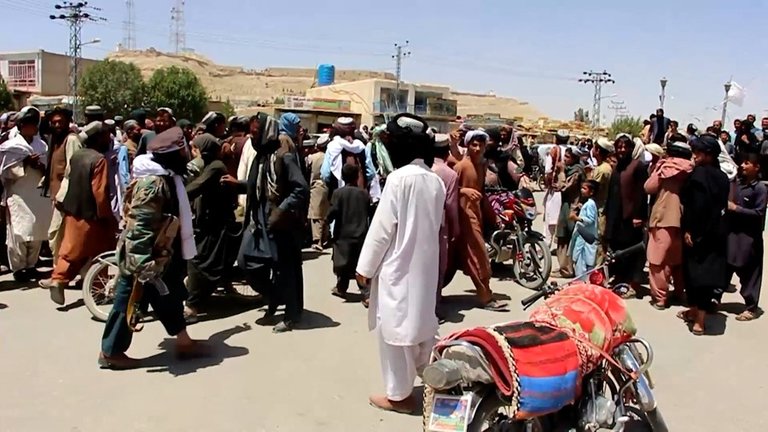 Los talibán admiten que "podría" no haber mujeres en los altos cargos del Gobier