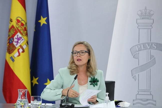 La vicepresidenta primera y ministra de Asuntos Económicos y Transformación Digital, Nadia Calviño, interviene en una rueda de prensa posterior a la reunión del Consejo de Ministros, a 21 de septiembre de 2021, en Madrid, (España).  