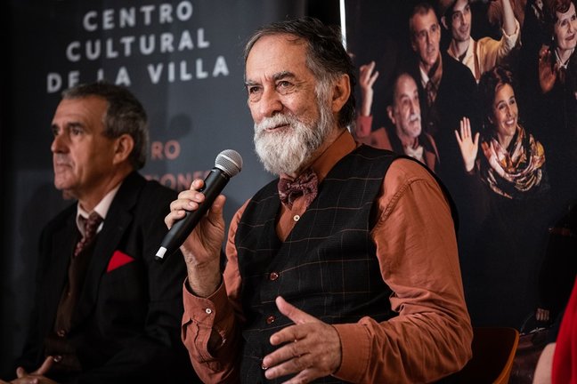 El actor Patxi Tellería (i) y el actor Ramón Barra (d), durante la presentación de la obra ‘El viaje a ninguna parte’, en el Teatro Fernán Gómez, a 23 de septiembre de 2021, en Madrid (España). 