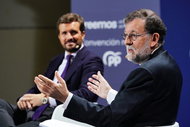 El líder del PP, Pablo Casado, y el expresidente Rajoy, intervienen en la Convención Nacional del PP celebrada en Santiago de Compostela, a 27 de septiembre de 2021, en Santiago de Compostela, Galicia, (España).