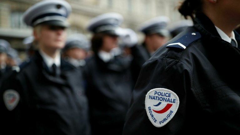 Varios agentes de la policía francesa