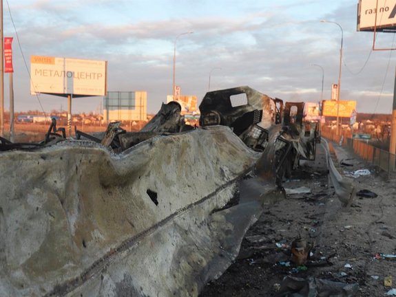 Maquinaria rusa destruida como consecuencia de los recientes combates cerca de Kiev. EFE/EPA/ALISA YAKUBOVYCH