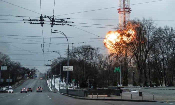 Explosiones mortales en la torre de televisión de Kiev interrumpen transmisiones en Ucrania.