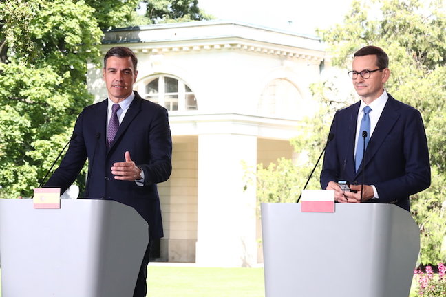 El presidente del Gobierno, Pedro Sánchez, en rueda de prensa junto al primer ministro de Polonia Mateusz Morawiecki.