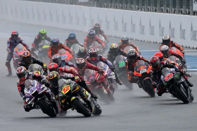 La lluvia convirtió la carrera de MotoGP del GP de Tailandia en una lotería FOTO: DIEGO AZUBEL EFE