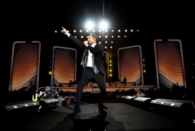 El cantante David Bisbal durante su actuación en el Power Horse Stadium de Almería para conmemorar sus 20 años de carrera musical.
