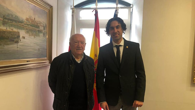 Censuro Ayllón junto al actual alcalde.
