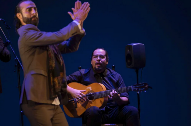 El guitarrista mexicano Daniel Mejía concede una entrevsita a Efe. EFE/Rafa Alcaide