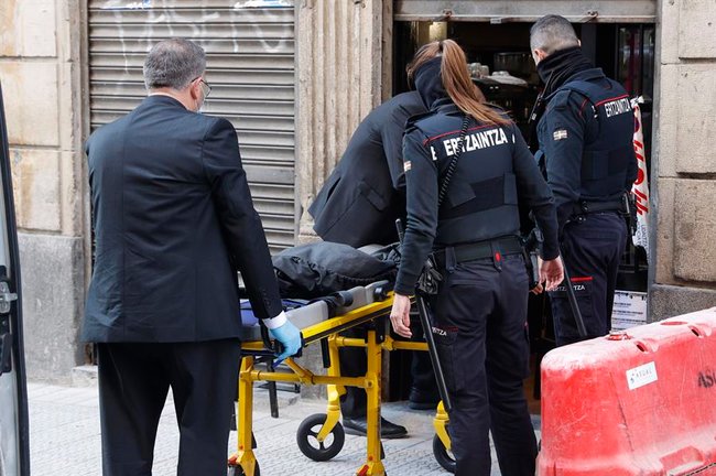 Una mujer ha sido asesinada en un bar del barrio de San Francisco en Bilbao, acuchillada presuntamente por su pareja en el mismo local. EFE / Miguel Toña