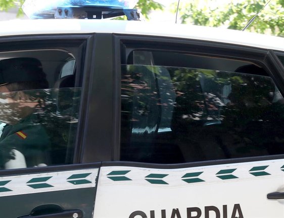 Imagen de archivo de un vehículo de la Guardia Civil, cuerpo que investiga la aparición de dos cadáveres en Brea de Tajo (Madrid). EFE/J. J. Guillén