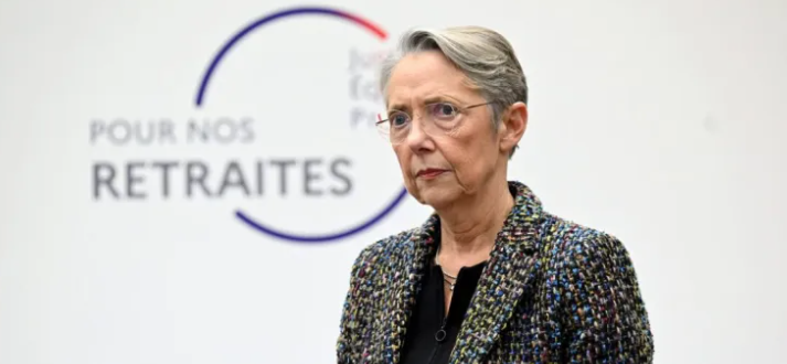 La primera ministra de Francia, Elisabeth Borne, asiste a una rueda de prensa para presentar el plan del gobierno para una reforma de las pensiones en París, Francia. EFE/EPA/Bertrand Guay/Pool