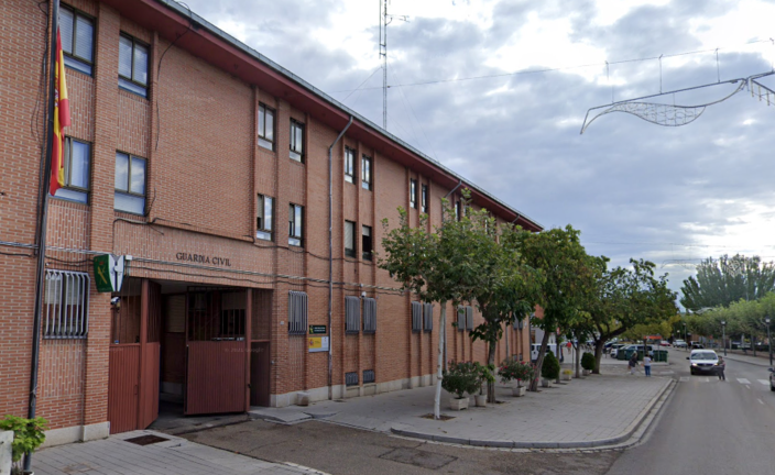 Cuartel de la Guardia Civil de Tordesillas, donde acudió la agresora tras apuñalar a su marido. / ALERTA