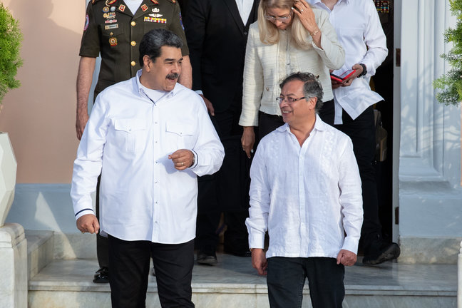 El presidente de Venezuela, Nicolás Maduro (d), junto a su homólogo de Colombia, Gustavo Petro, en una fotografía de archivo. EFE/Rayner Peña R.