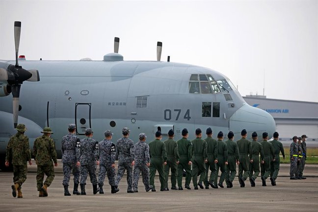 La fuerza aérea de Japón prepara un avión para también evacuar a sus ciudadanos de Sudán. EFE / Jiji
