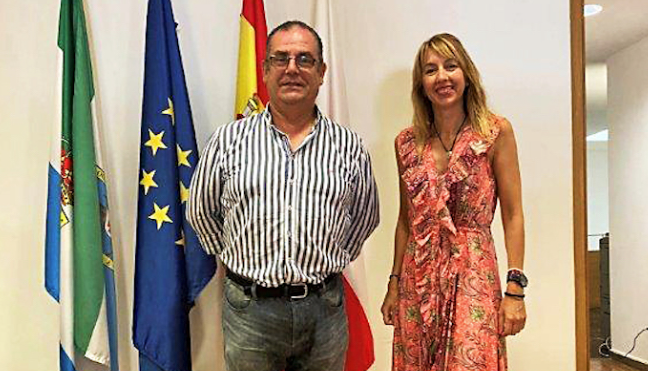 Benito Ortiz y Laura Recio, representantes de OlaCantabria. / alerta