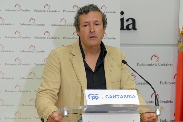 El portavoz del PP y senador autonómico, Iñigo Fernández. / EP