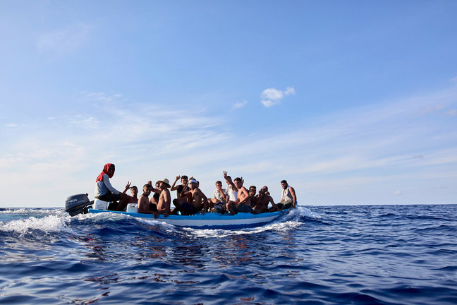 Los jóvenes nos indican que han salido hace tres días y delante de ellos iban tres o cuatro embarcaciones desde Tunez.