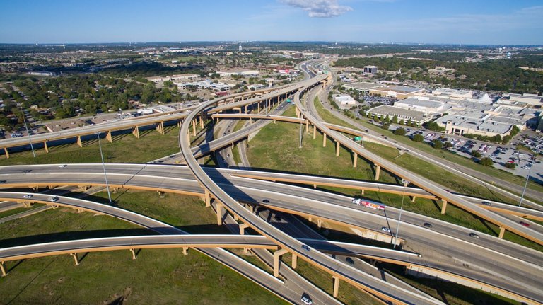 Ferrovial cierra una financiación de 365 millones de eurps para la mejora de la autopista NTE en Texas. EP