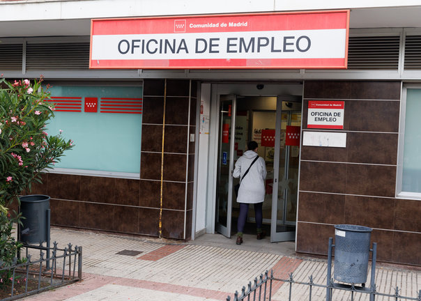 Las puertas de la oficina de empleo de Madrid. / EP