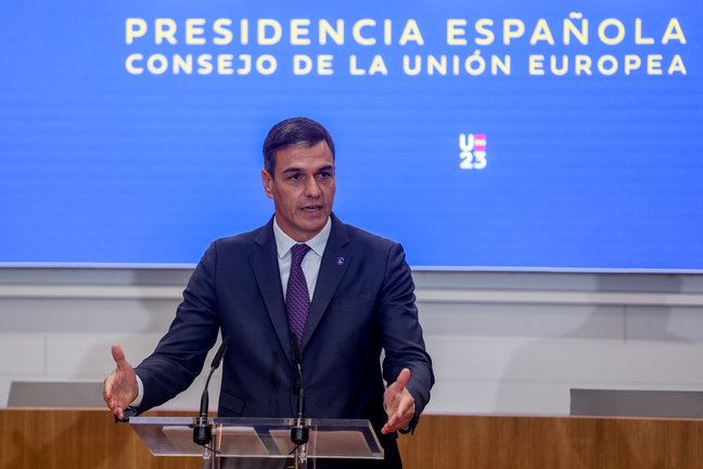 El presidente del Gobierno en funciones, Pedro Sánchez, presenta la propuesta estratégica de la Presidencia española de la UE. / RICARDO RUBIO