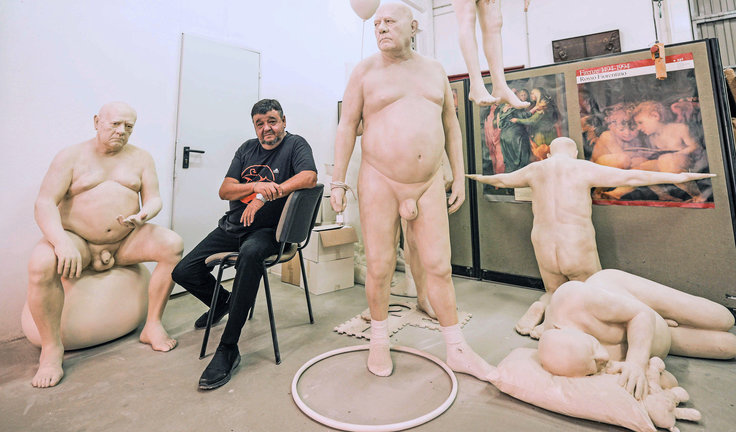 El escultor cordobés José Manuel Belmonte posa durante una entrevista en Córdoba. / Rafa Alcaide