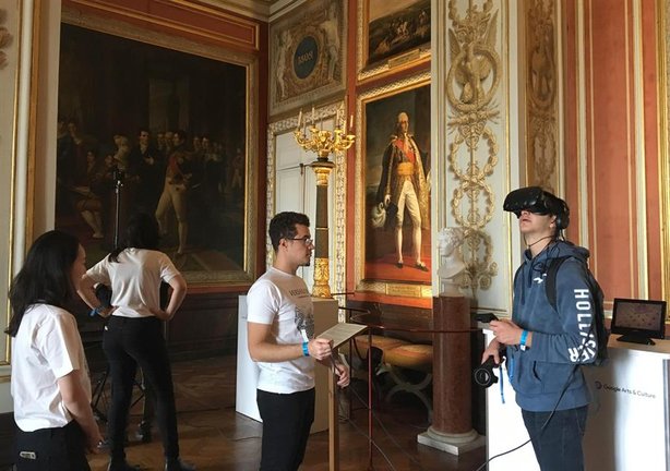 Foto de archivo de una sala del Palacio de Versalles. EFE / Claudia Zapater Parreño