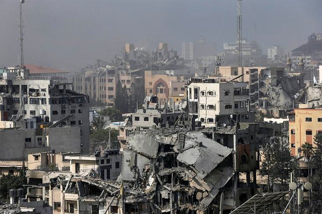 Edificios destruidos en Gaza por los bombarderos israelíes. / MOHAMMED SABER
