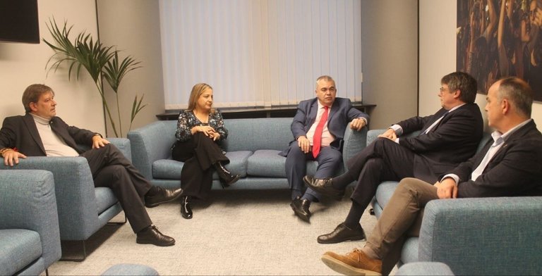 Reunión entre Santos Cerdán y Carles Puigdemont, el pasado 30 de octubre. EP