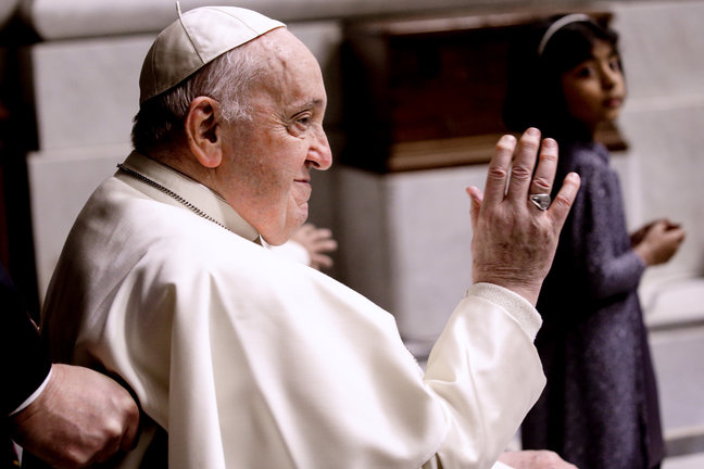 El Papa preside la Misa de Nochebuena en la Basílica de San Pedro. / Evandro Inetti
