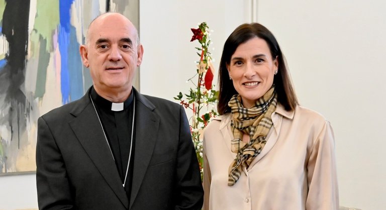 Cargar máis
La alcaldesa, Gema Igual, y el nuevo obispo de Santander, Arturo Ros, celebran su primer encuentro institucional