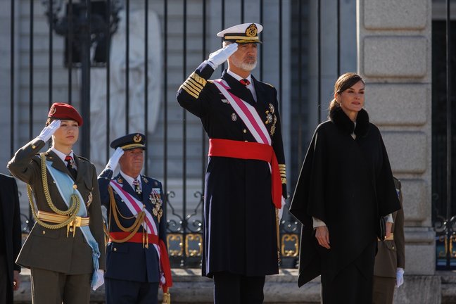 La Princesa Leonor (1i), el Rey Felipe VI (2d) y la Reina Letizia (1d), durante la Pascua Militar, en el Palacio Real. EP / Alejandro Martínez Vélez