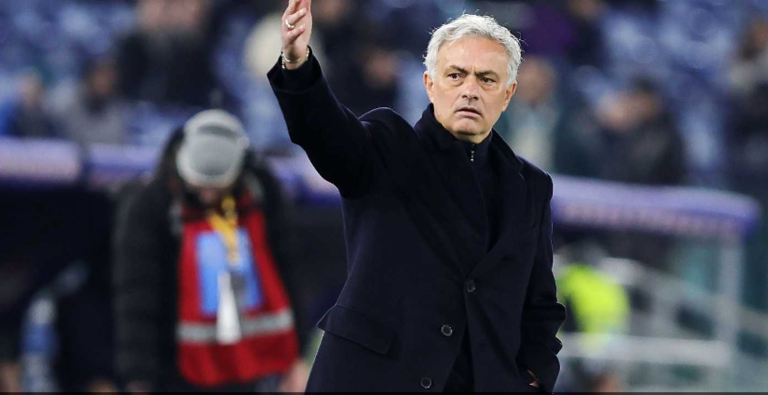 El portugués José Mourinho ha dejado de ser el entrenador de la Roma.