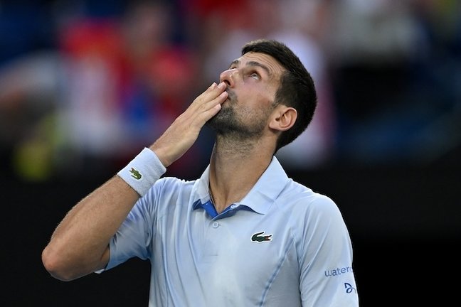 Novak Djokovic de Serbia celebra después de ganar su partido de cuartos de final contra Taylor Fritz de los EE.UU. en el día 10 del Abierto de Australia 2024 en Melbourne Park en Melbourne, martes, 23 de enero 2024. (AAP Image/Lukas Coch)