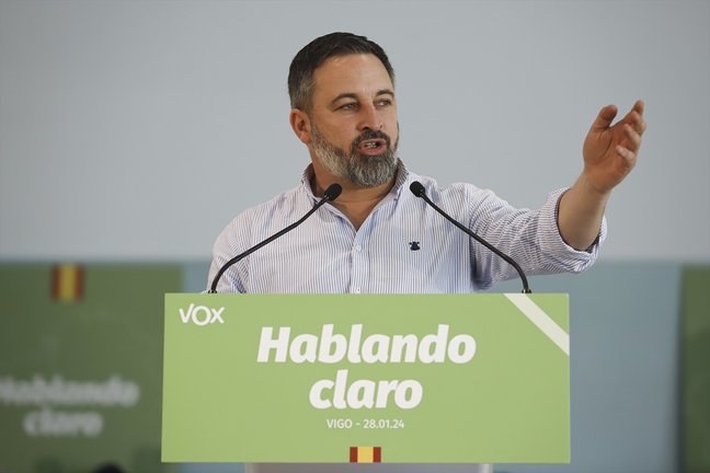 El presidente de Vox, Santiago Abascal, interviene durante un acto público de precampaña, en el Auditorio Palacio de Congresos ‘Mar de Vigo’. EP / Adrián Irago