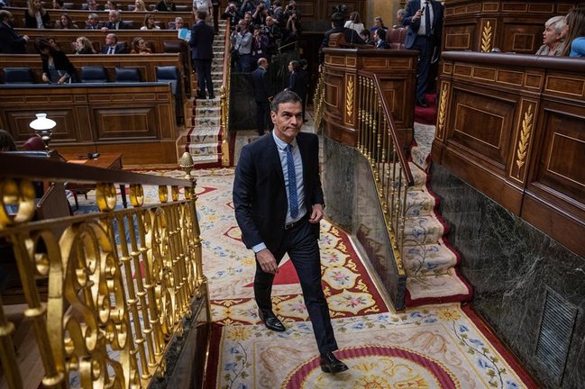 El presidente del Gobierno, Pedro Sánchez, este martes en el pleno del Congreso de los Diputados en Madrid que debate la ley de amnistía. EFE/ Daniel González
