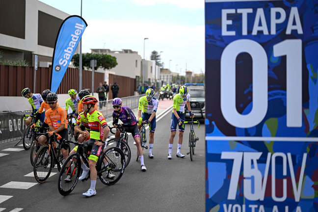 Primera etapa de la Volta a la Comunitat Valenciana Benicàssim-Castelló, de 166 kilómetros. EFE/Andreu Esteban