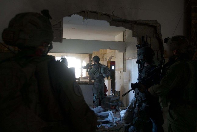 Operación del Ejército israelí en el barrio de Al Amal en Jan Yunis (Gaza). / EP