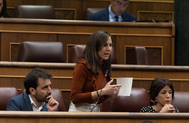La secretaria general de Podemos, Ione Belarra, durante la sesión de control al Gobierno. EP / Eduardo Parra