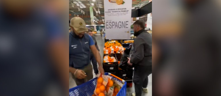 Agricultores franceses quitan productos españoles de los supermercados. / Redes sociales