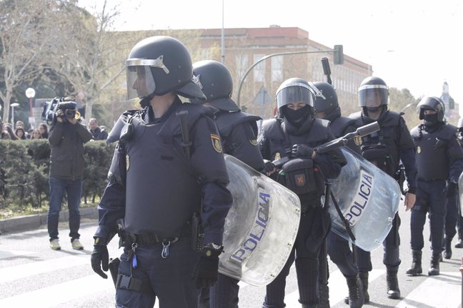 Policías durante los disturbios ne 2017. / EP
