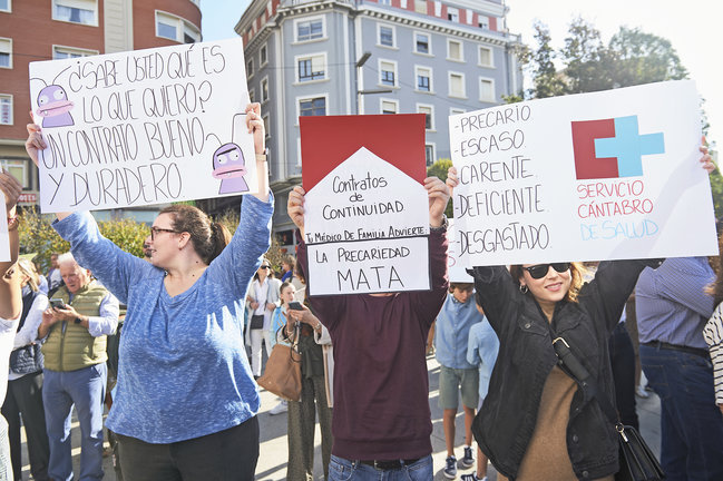 Manifestación para apoyar a la Atención Primaria en la Sanidad Pública el año pasado en Santander. / C.O.F.