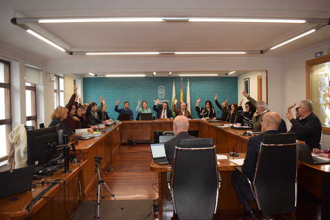 Pleno extraordinario celebrado ayer en el Ayuntamiento de Piélagos. / Alerta